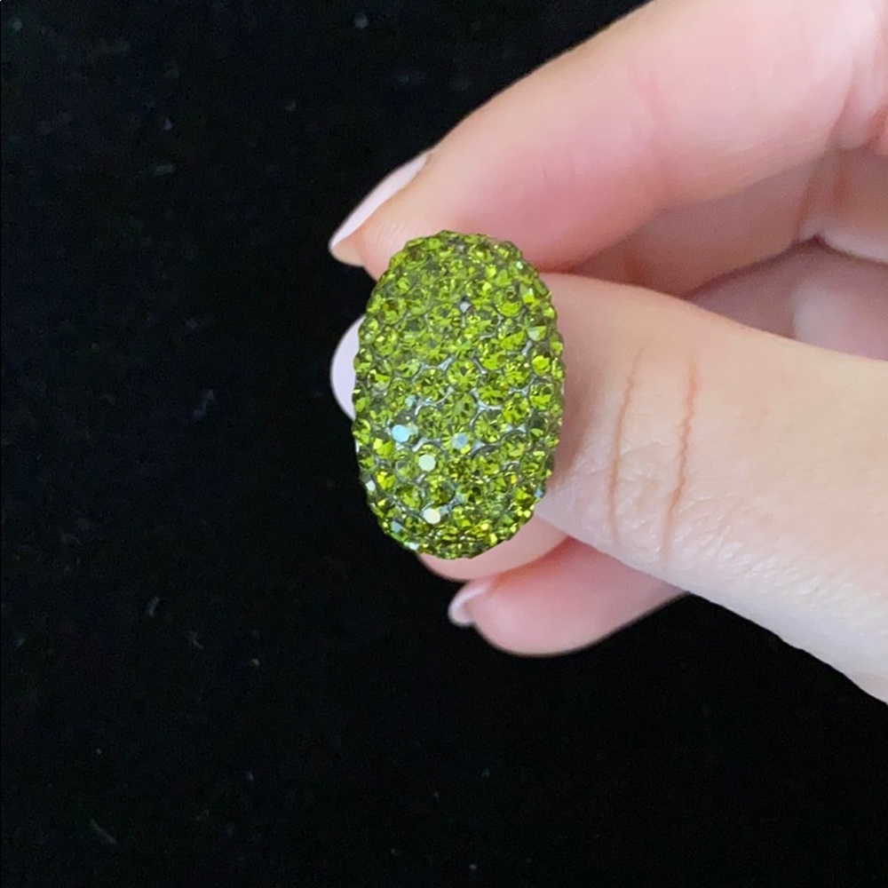 Gorgeous Green Diamond Ring - Picture 3 of 3